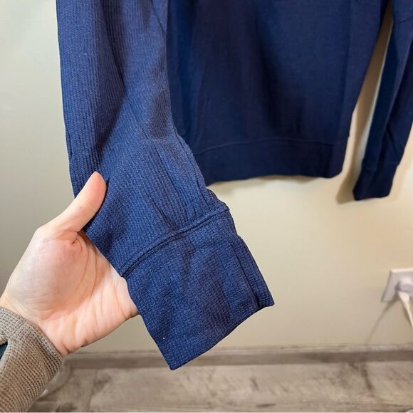 Summit Blue White Penn State Thermal Long Sleeve Top Medium NWT - Picture 6 of 12